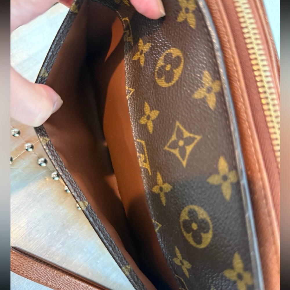 LOUIS VUITTON
Monogram Orsay Clutch Handbag
Pre-Loved💕 - Picture 8 of 12